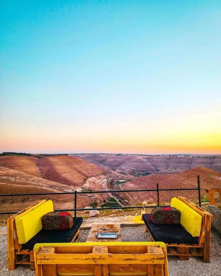 Hotel Wadi Al-Wala View Camp à Madaba Extérieur photo